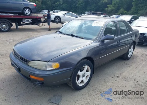 1996 Toyota Camry Le/Xle/Se z USA, uszkodzony, nr VIN 4T1BF12K3TU873648